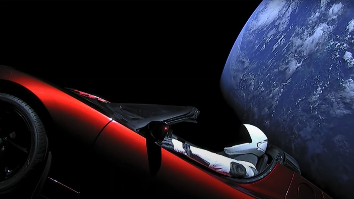 Musk makes the original Tesla Roadster open source: a clue to the arrival of the new one?