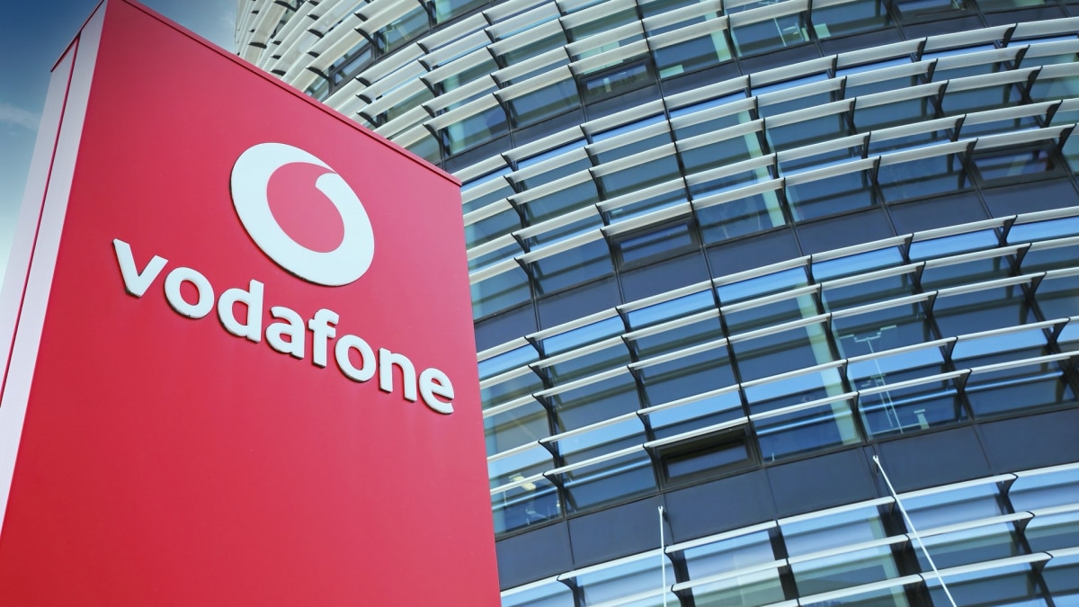 Vodafone Italia for sale?  The networks would go to Fastweb, the customers to Iliad